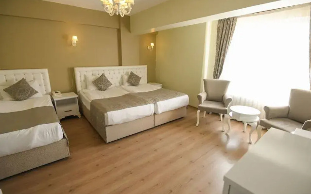 Egas Hotel