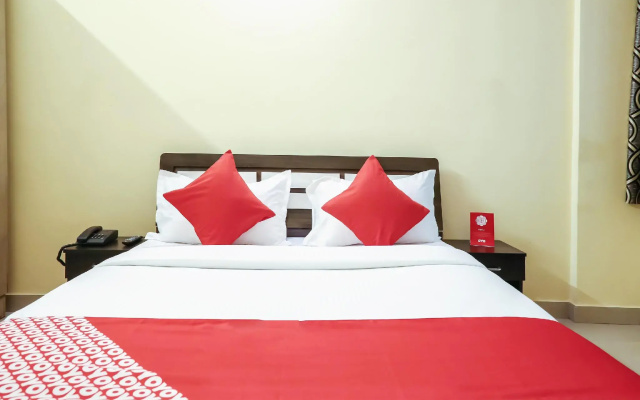 OYO Flagship 18270 Eon Studio Apartments