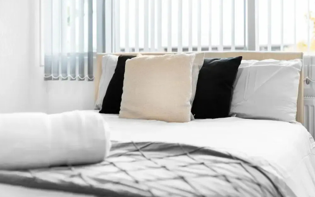3-bed House, Sleeps 5, Bham Airport, Parking
