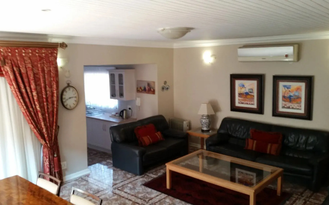 Royal Ridge Guest House and Apartments