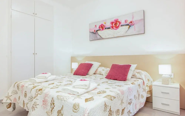 Beachfront Apartment in Empuriabrava With Pools