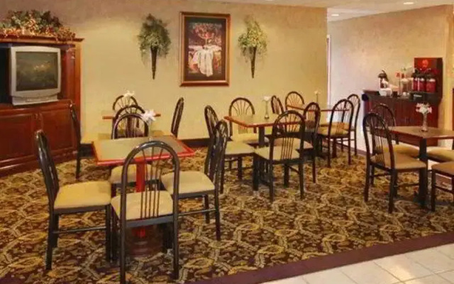 Comfort Suites Airport