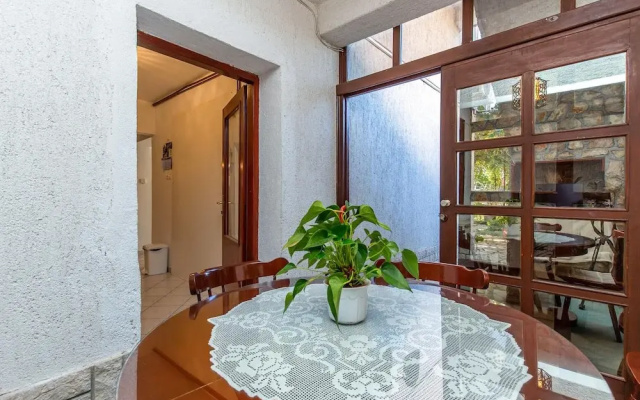 Beautiful apartment in Novi Vinodolski w/ 2 Bedrooms