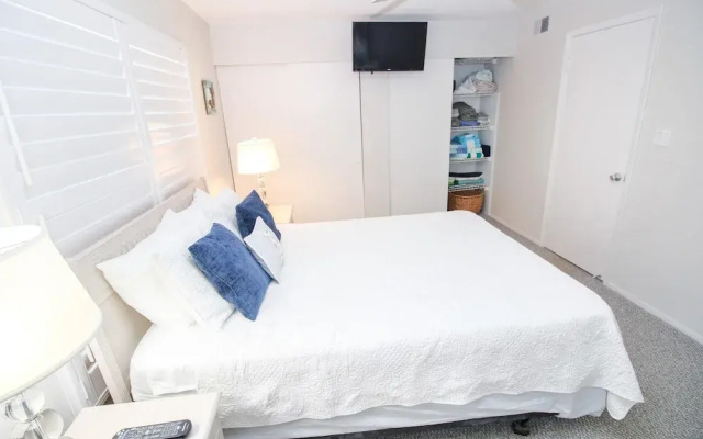 Colony Beach Club 126
