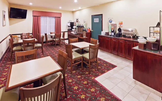 Holiday Inn Express & Suites Tulsa-Catoosa East I-44