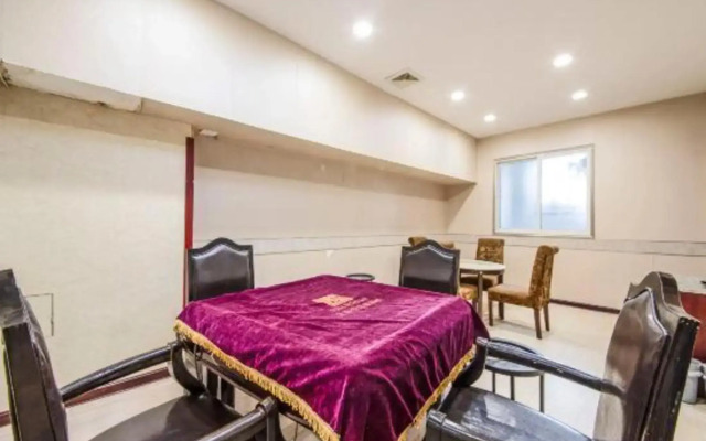 Dilang Holiday Hotel (Yangzhou Jiangdu Passenger Terminal Branch)