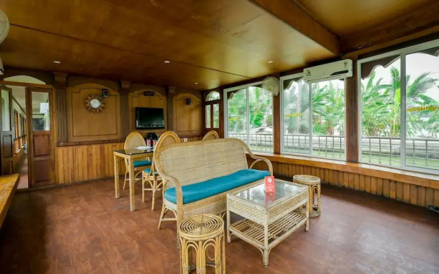 OYO 13589 HouseBoat My Trip Deluxe 4 BHK Private