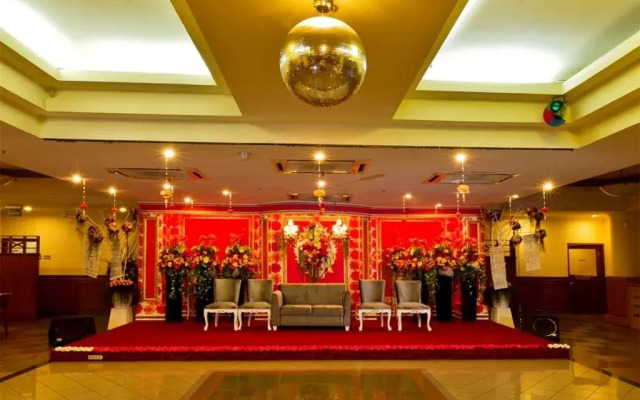 Royal Regal Hotel