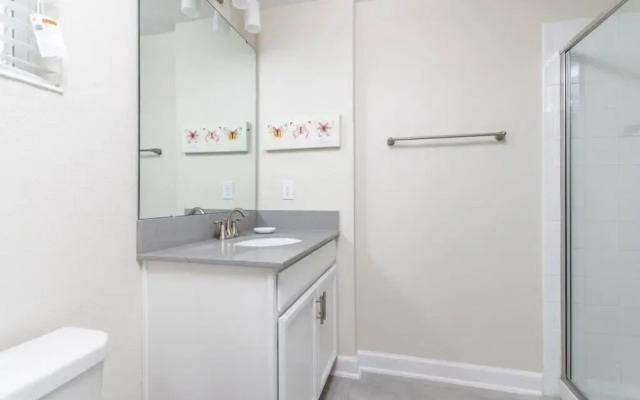 5 Bedroom Town Townhouse