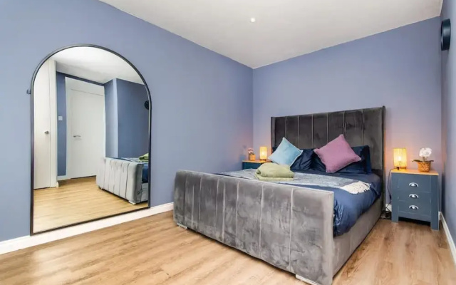2 Bedroom House-free Parking
