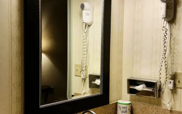 Travelodge by Wyndham Watertown