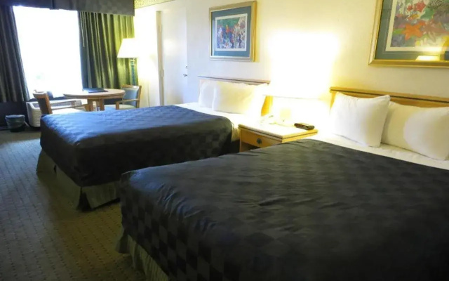 Maingate Lakeside Resort