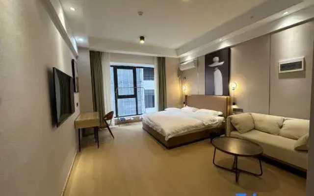 Ludao Light Luxury Homestay (Shangqiu Zhonghuan Plaza Railway Station)
