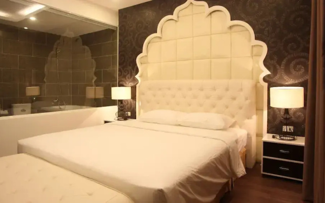 HANZ Friday Royal Hotel