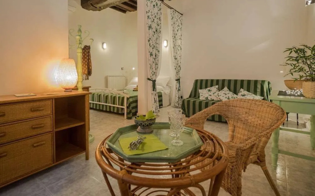 Picabon Quiet Apartment with AC & Balcony