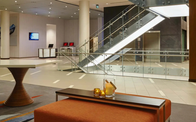 Calgary Airport Marriott In-Terminal Hotel