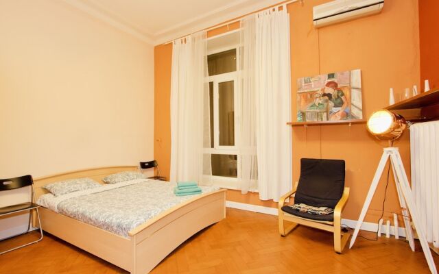 Гостиница LUXKV Apartment on Gnezdnikovskiy в Москве отзывы, цены и фото номеров - забронировать гостиницу LUXKV Apartment on Gnezdnikovskiy онлайн Москва комната для гостей