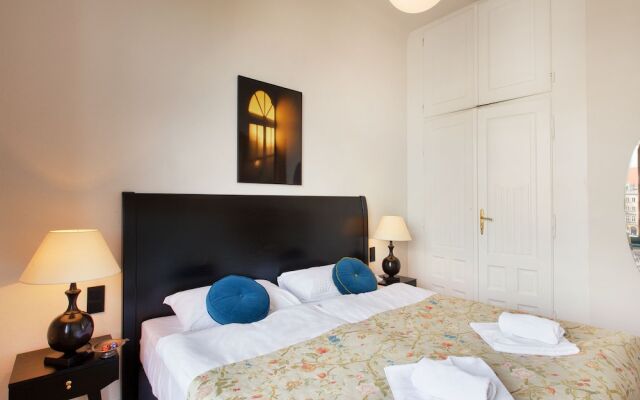 Отель Antique Apartments - Plac Szczepanski Польша, Краков - 1 отзыв об отеле, цены и фото номеров - забронировать отель Antique Apartments - Plac Szczepanski онлайн вид на фасад