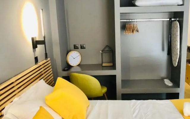 Metropolitan Complex Suite 2@faliro