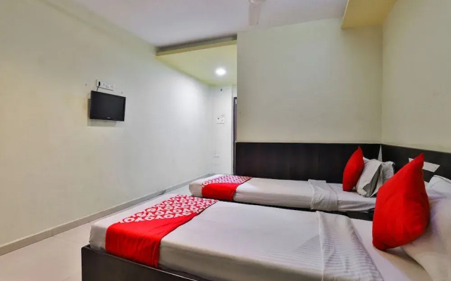 OYO 19637 Hotel Mansi Sherotene