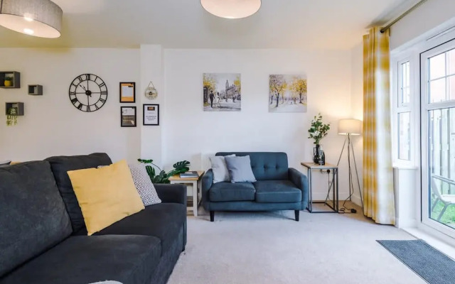 Spacious Home Ideal for Professionals Sleeps 8