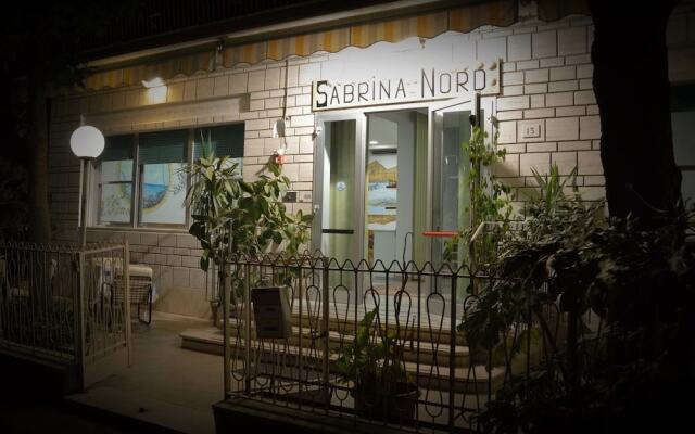 Hotel Sabrina Nord Римини вид на фасад