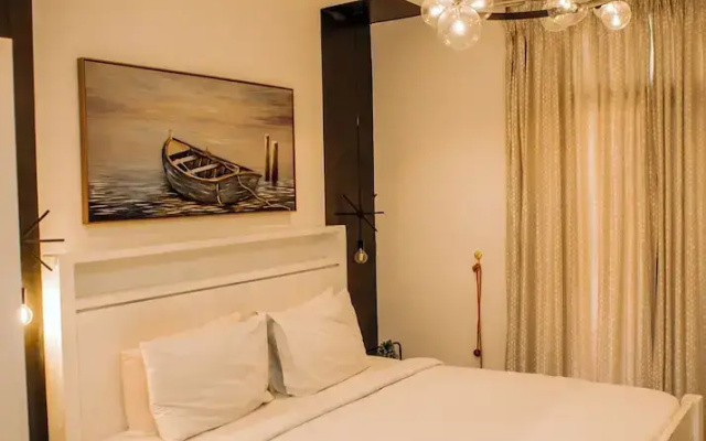 Luxury Apartment at Embassy