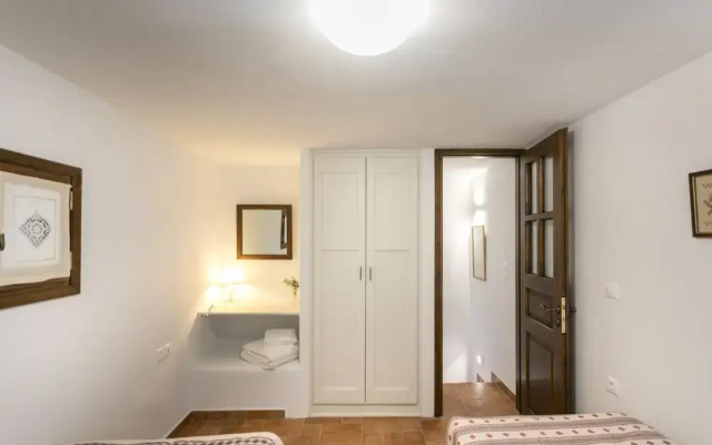 Traditional Inn Pirethron