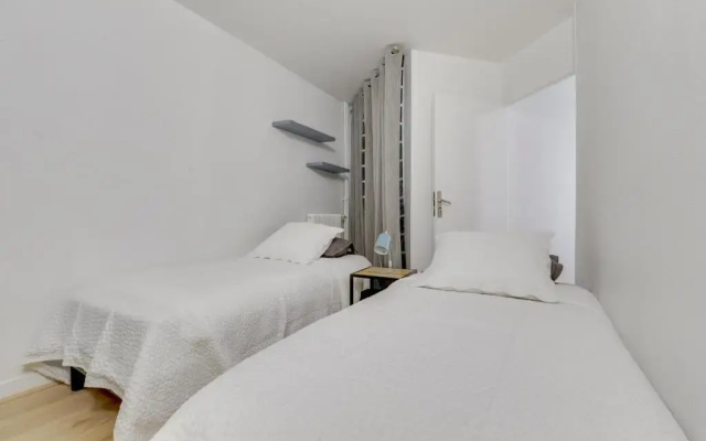 Chic And Spacious Apart with Parking