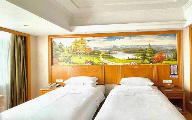 Vienna Hotel (Dongguan Dalingshan baihuadong store)