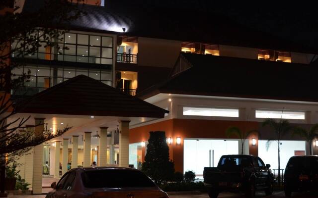 Amnauysuk Hotel вид на фасад