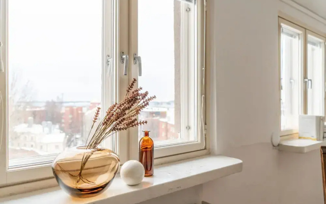 Upper floor studio with a sea view