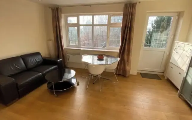 1-bed Unit 10 Minute Drive From Hellfire Caves