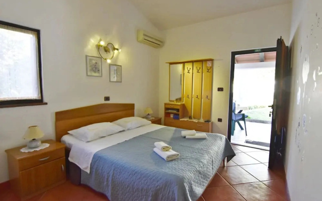Cozy Flat With Garden Access in Umag
