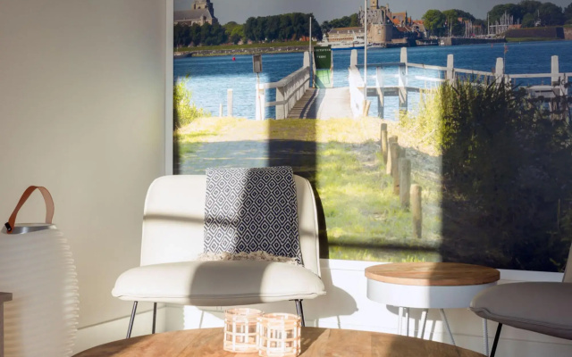 Modern Apartment 2 Bath Rooms, Close to Lake Veere