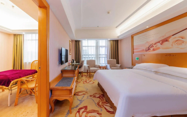 Vienna Hotel Huizhou Danshui Baiyun Road