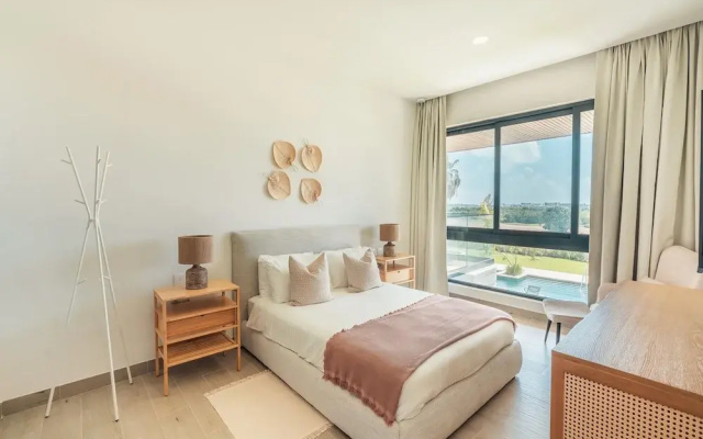 4 Guest 2 Bedrooms Balcony and Shared Pool