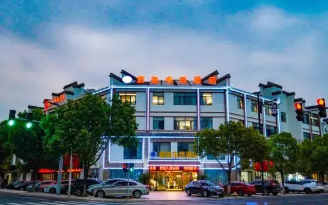 Whale e-sports hotel