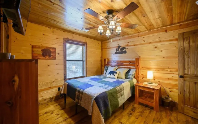 Whitetail Retreat Cabin for 13!