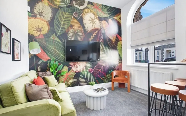 Stadium View Family & Group 3-bed Retreat