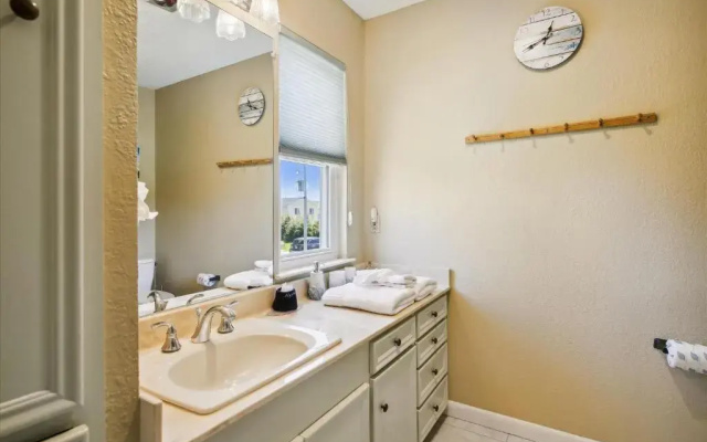 Canal Breeze by Ryson Vacation Rentals