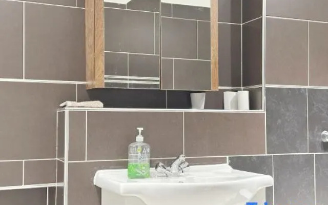 Cozy 3-bedroom apartment near Elizabeth line