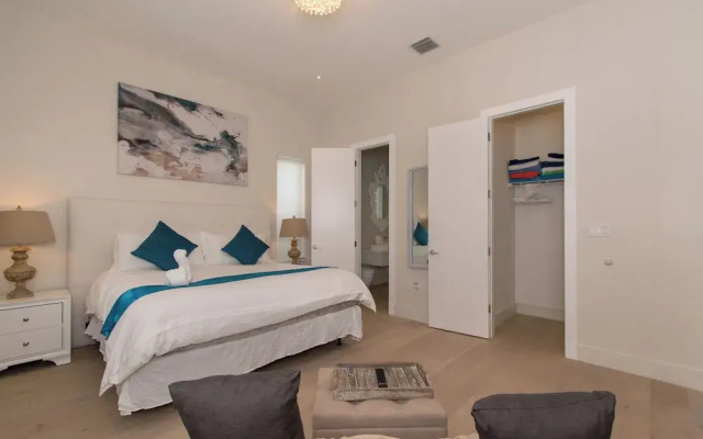 Luxurious Beach Retreat w/ Heated Pool&basketball