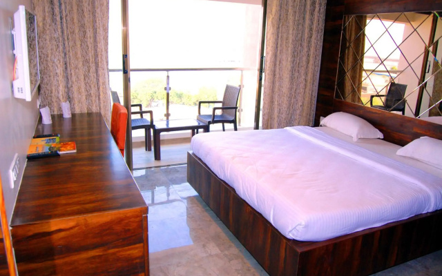 Hotel Apaar with Sea Face Garden Restaurant