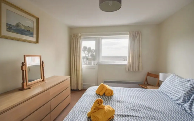 3 Bay View Court