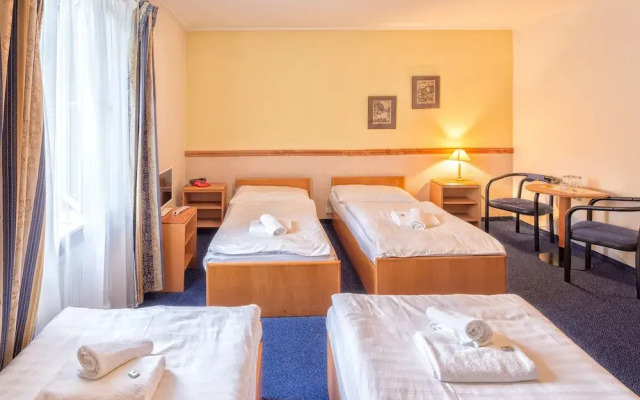 Carl Inn