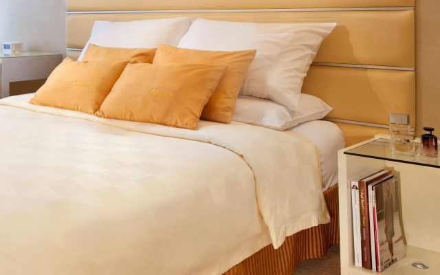 Cosmo Hotel Hong Kong by Dorsett Hotels