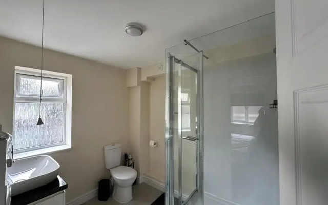 2br-sleeps6-parking-petsok-balcony-countryside
