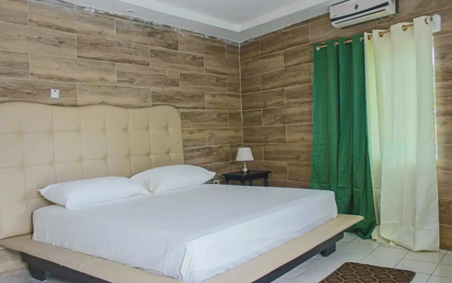 Aqua Verde- Burbon Beach Club