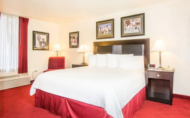 Sooner Legends Inn & Suites
